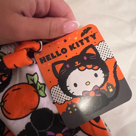 🎃 Hello Kitty Halloween Pajama Pants 2024 - Picture 2 of 3